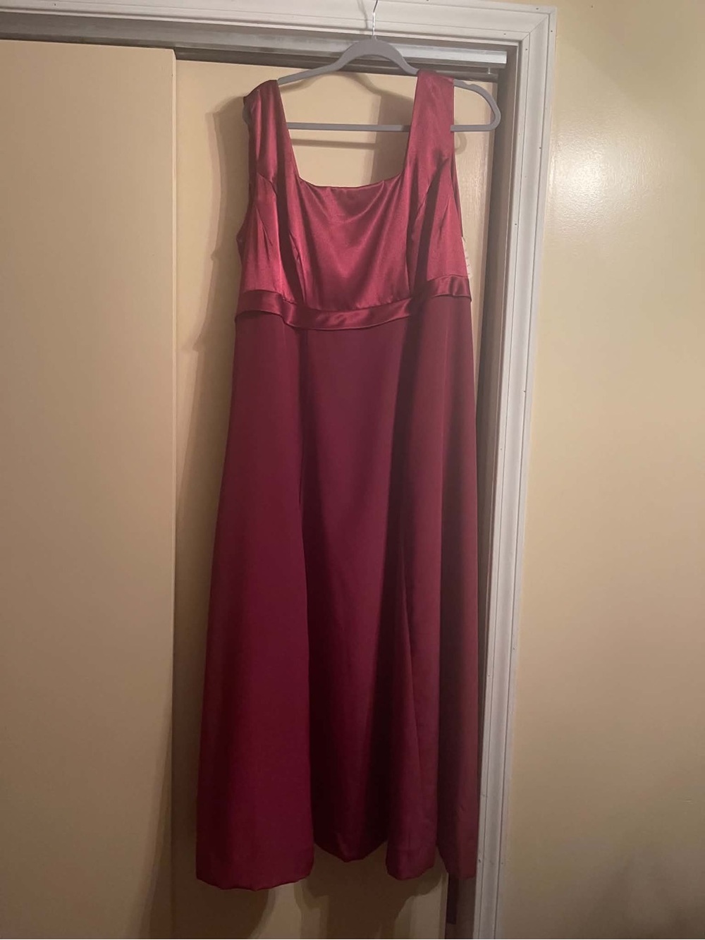 Elegant Sleeveless Maxi Dress in Wine Red